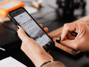 なぜ成功者は“今ここ”に集中するのか─JPモルガン・チェースCEO、ジェイミー・ダイモン氏が会議でスマホを持たない理由